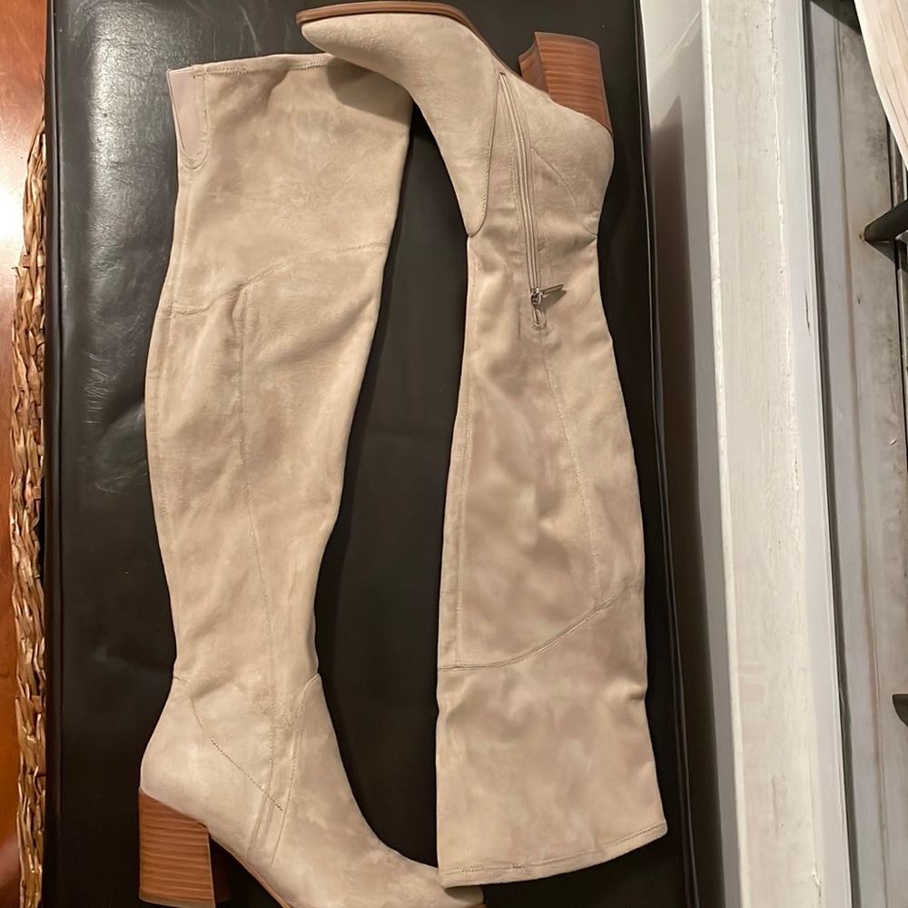 Marc Fisher Over the Knee Boots EUC 6.5 runs small